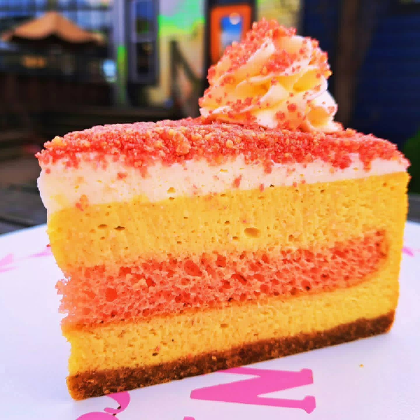 Strawberry-Banana-Pudding-Crunch-Cheesecake